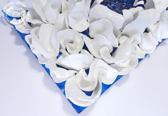 彫刻 立体壁掛け 白い花 ポリマー粘土アート ブルーガラスモザイク