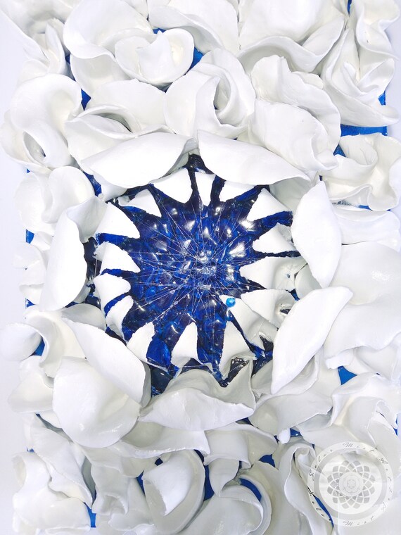彫刻 立体壁掛け 白い花 ポリマー粘土アート ブルーガラスモザイク