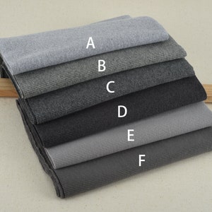 スウェットシャツの袖口とウエストバンド用のグレーのリブ