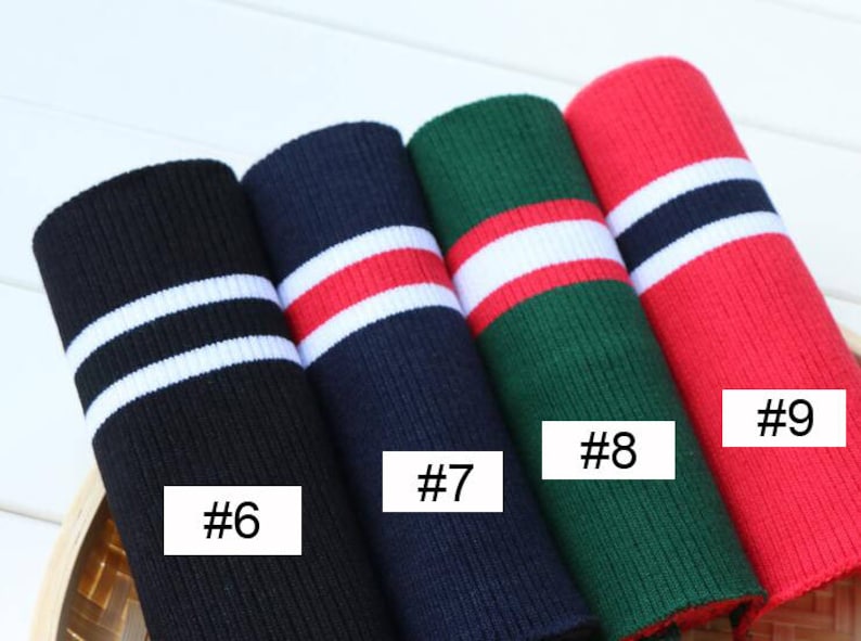 Op de afbeelding: Vier verschillende gestreepte gebreide stoffen met witte strepen en verschillende gekleurde strepen. De stoffen zijn gemarkeerd met #6, #7, #8 en #9.