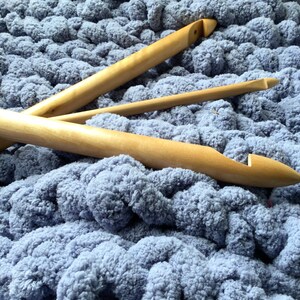 500 Yds Knotfree Super Chunky Chenille Yarn, Vegan Jumbo Blanket Yarn FREE SHIPPING Support Animal Charity