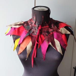 Collier de clown bouffon multicolore / Tour de cou Herlequin en chiffon asymétrique d&#39;inspiration médiévale Renaissance