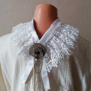 Victorian Style Collar Ruffle Unisex White Fake Collar with Vintage Brooch Neck Ruff For Men