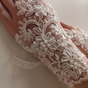 Pearl beaded lace bridal gloves fingerles white lace fingerless gloves beads embbellished wedding glove