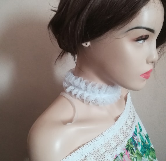 White Ruffle Collar Lace Choker 