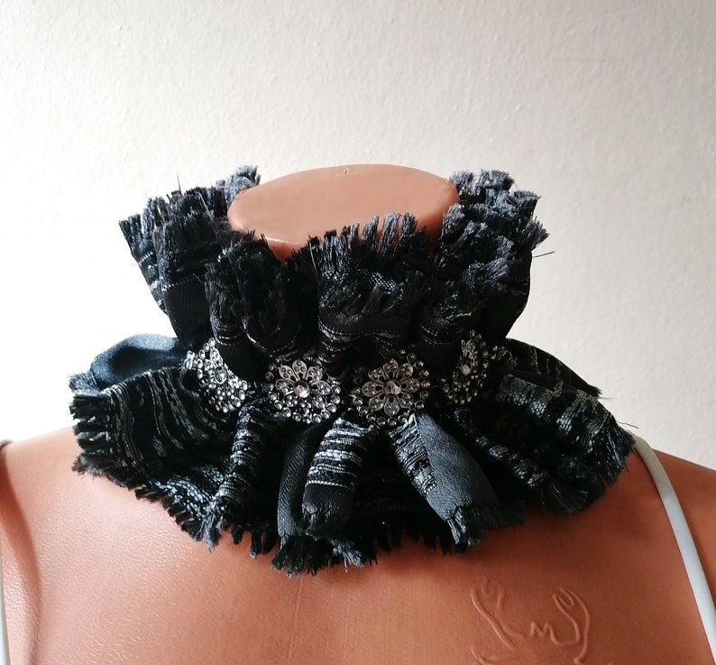 Collier gothique victorien noir et gris à col haut et corset à la mode de style baroque image 5