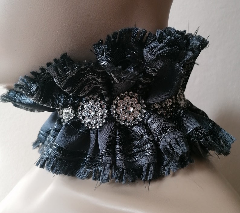 Collier gothique victorien noir et gris à col haut et corset à la mode de style baroque image 3