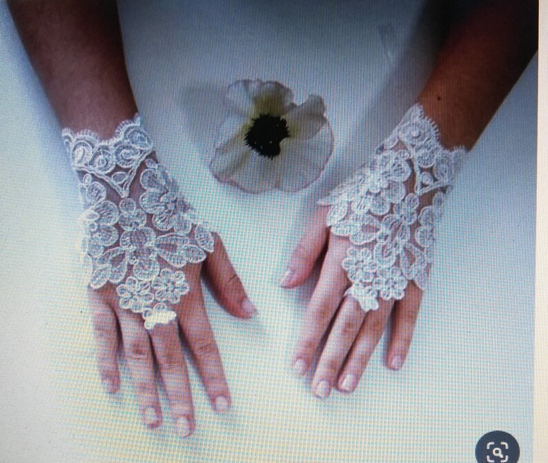 ivory lace fingerless gloves