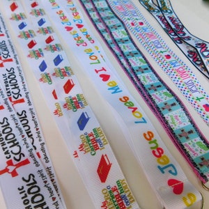 3 werven - religieus 2 - katholieke school, held draagt bijbel, Jezus houdt van mij - grosgrain lint - stijl naar keuze - enkelzijdig 7/8", 1"