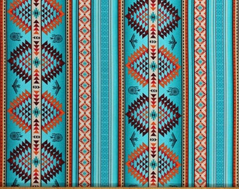 Op de afbeelding: Een turquoise stof met een herhalend patroon van geometrische vormen in tinten oranje, rood, bruin en wit. Het patroon doet denken aan Native American designs.