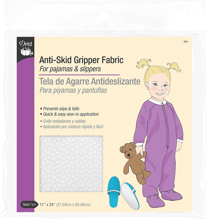 K&ouml;nnte beinhalten: Eine Packung mit wei&szlig;em Anti-Rutsch-Gewebe f&uuml;r Pyjamas und Hausschuhe. Die Verpackung zeigt eine Comic-Illustration eines Kindes, das einen lila Strampler tr&auml;gt und einen Teddyb&auml;ren h&auml;lt. Der Text auf der Verpackung lautet "Anti-Skid Gripper Fabric for pajamas & slippers" und "Tela de Agarre Antideslizante Para piyamas y pantuflas". Die Verpackung enth&auml;lt auch die Gr&ouml;&szlig;e des Stoffes: 11" x 24" (27,94 cm x 60,96 cm).