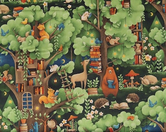 Puede incluir: Una ilustración caprichosa de una escena de bosque con una casa en el árbol llena de libros. Animales como ciervos, ardillas y osos están leyendo libros en el bosque. La ilustración está hecha en un estilo de dibujos animados con colores brillantes.