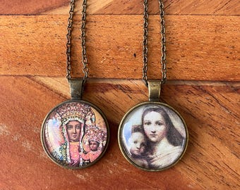 Madonna & Kind oder schwarze Madonna von Czestochowa Ton Bronze Anhänger mit Kette