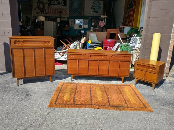 Bassett mid 2024 century bedroom set
