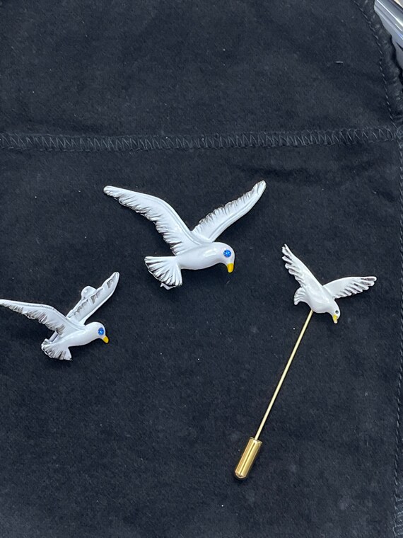 Seagull brooch deals