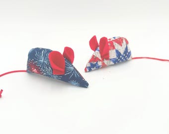 Juguetes para gatos Americana Catnip Mouse, fuegos artificiales, ratones rojos, blancos y azules, juego de dos