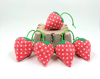 Catnip strawberry cat toys in an eco friendly basket, set of 5 berries, Light red fabric