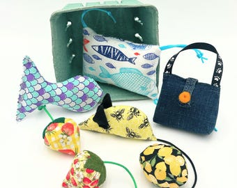 Summer Catnip Toys Basket, cat gift basket, Strawberries, Mouse, fish, bag, pillow, lemon