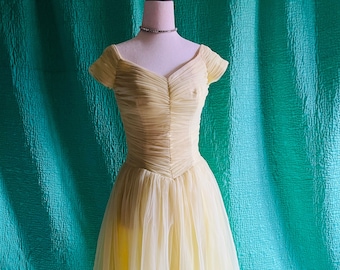 1950s Pastel yellow chiffon and satin prom evening cocktail dress knee length boned bodice with zipper closure womens size small