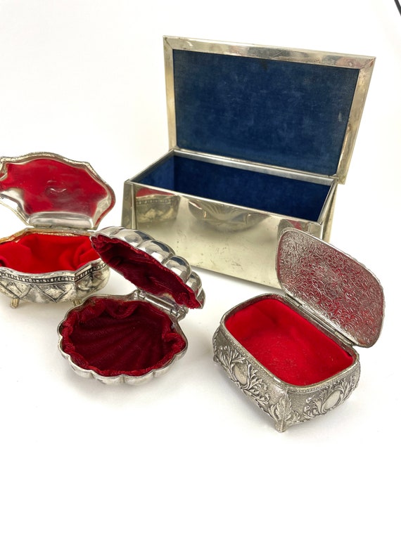 1960s Silver Tone Hinged Jewelry Trinket Box With Ornate 1960s Silver Tone Hinged Jewelry Trinket Box With Ornate
