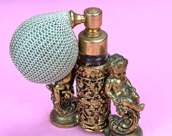 1950s ornate 24K gold plated Ormolu filigree rococo atomizer perfume bottle supported by cherubs
