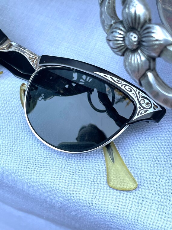 Vintage Cat Eye 1950's Sunglasses Black Frame Pre… - image 9