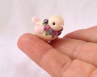 There's a bird in my hand.....Victorian Victoria