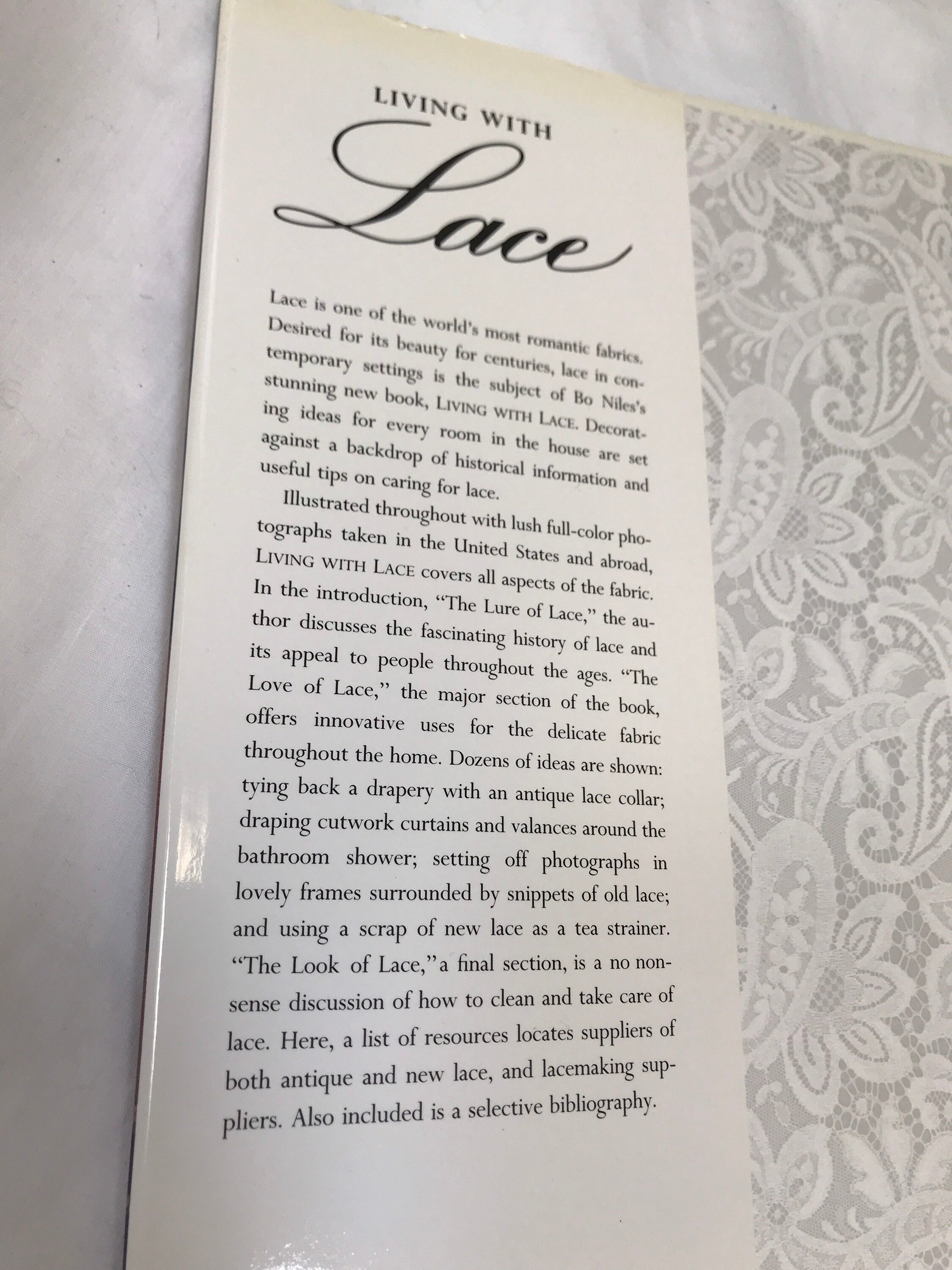 Living with Lace: Niles, Bo: 9781556701566: Amazon.com: Books