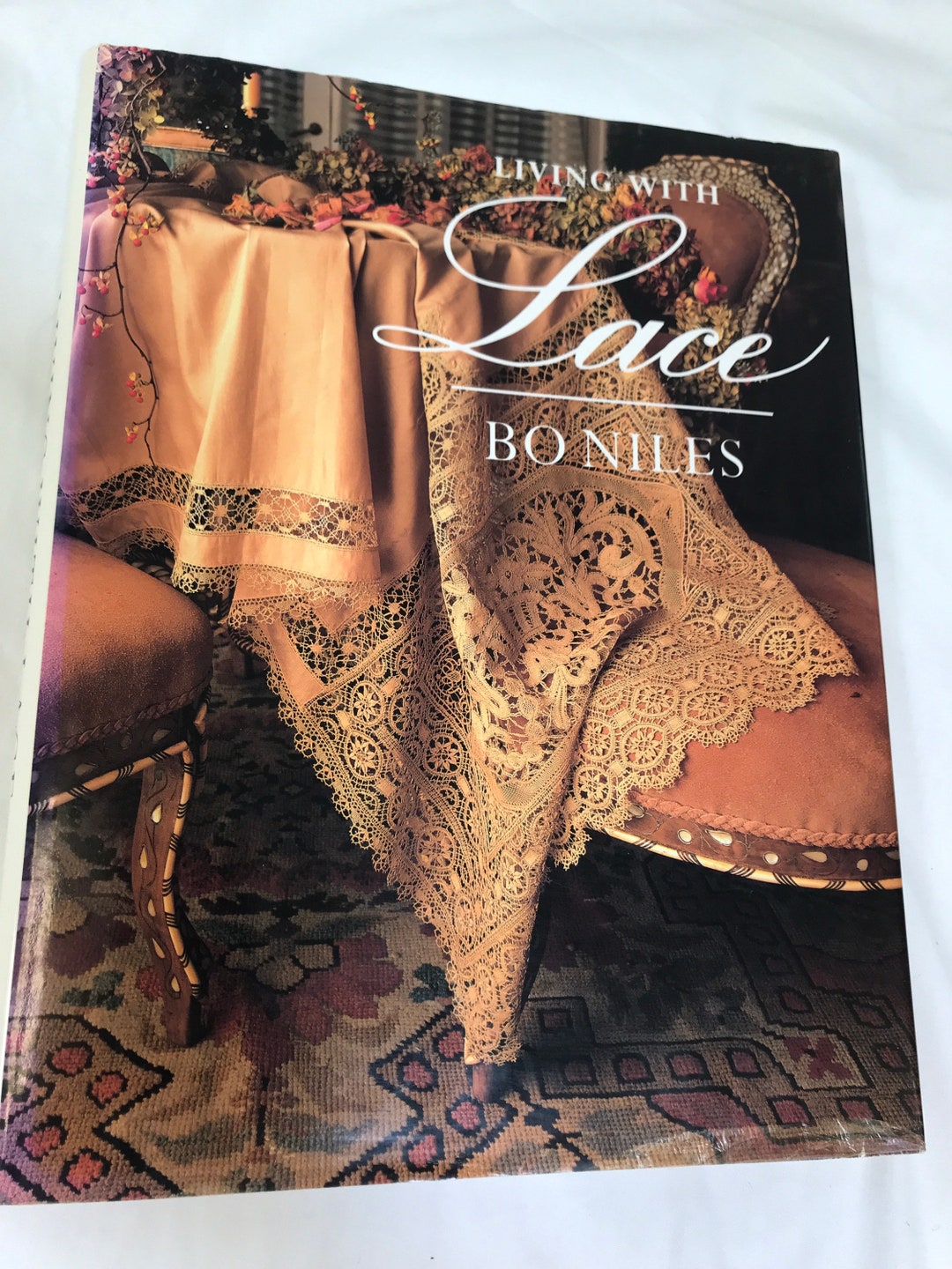 Living with Lace: Niles, Bo: 9781556701566: Amazon.com: Books