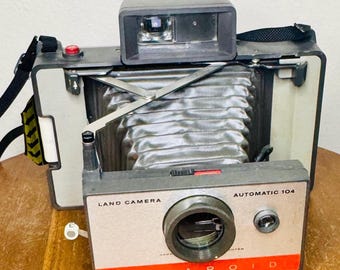 Vintage Polaroid Automatic 104 Land Camera with Manual & Cold Clip – 1960s Retro Bellows Camera – Instant Film Photography UNTESTED