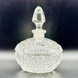 Vintage Lead Crystal Perfume Bottle with Stopper – Elegant and Timeless Collectible