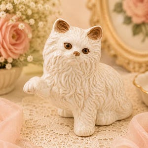 Vintage Ceramic Persian Cat Figurine: Handcrafted Collectible