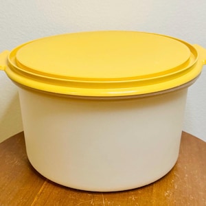 Vintage Tupperware Bowl with Lid – 12” Yellow Lid Large Mixing Bowl – Harvest Gold and White – 1980s Classic Kitchen Storage Container