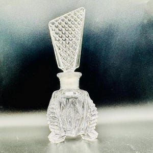 Vintage Clear Glass Perfume Bottle with Ornate Stopper - Collectible Vanity Décor, 6.5 Inches