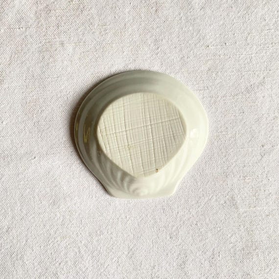 small shell form ceramic dish • 3.5" - image 6