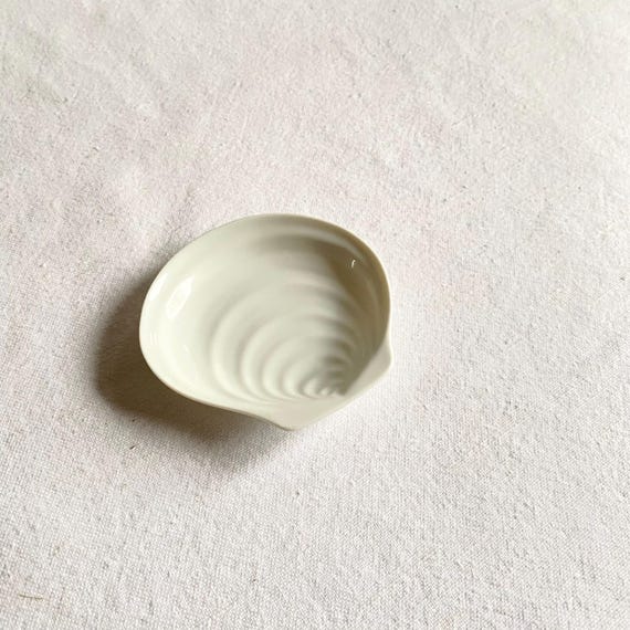 small shell form ceramic dish • 3.5" - image 2