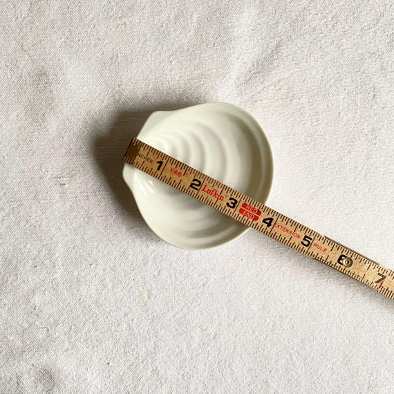 small shell form ceramic dish • 3.5" - image 8