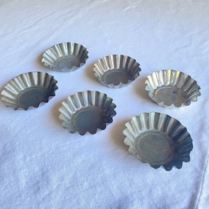 Set of 6 Vintage Fluted Tartlet Molds – 3&quot; Metal Baking Cups – Rustic Kitchen Decor – Cottagecore Bakeware – Aged Tin Patina Nostalgia