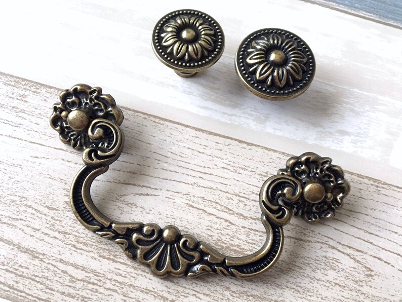 4 Vintage Style Bail Drawer Pulls Handle Knob Floral Etsy