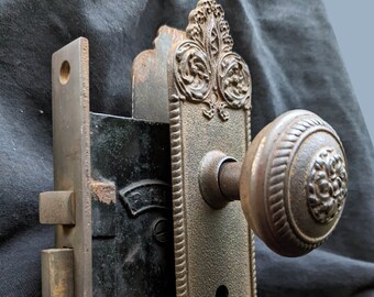 Antique vintage Old Salvaged Récupéré BLW Branford Bronze Cast Iron Door Set Knob Plate Lock Interior Lockset Neo Classical Victorian Style