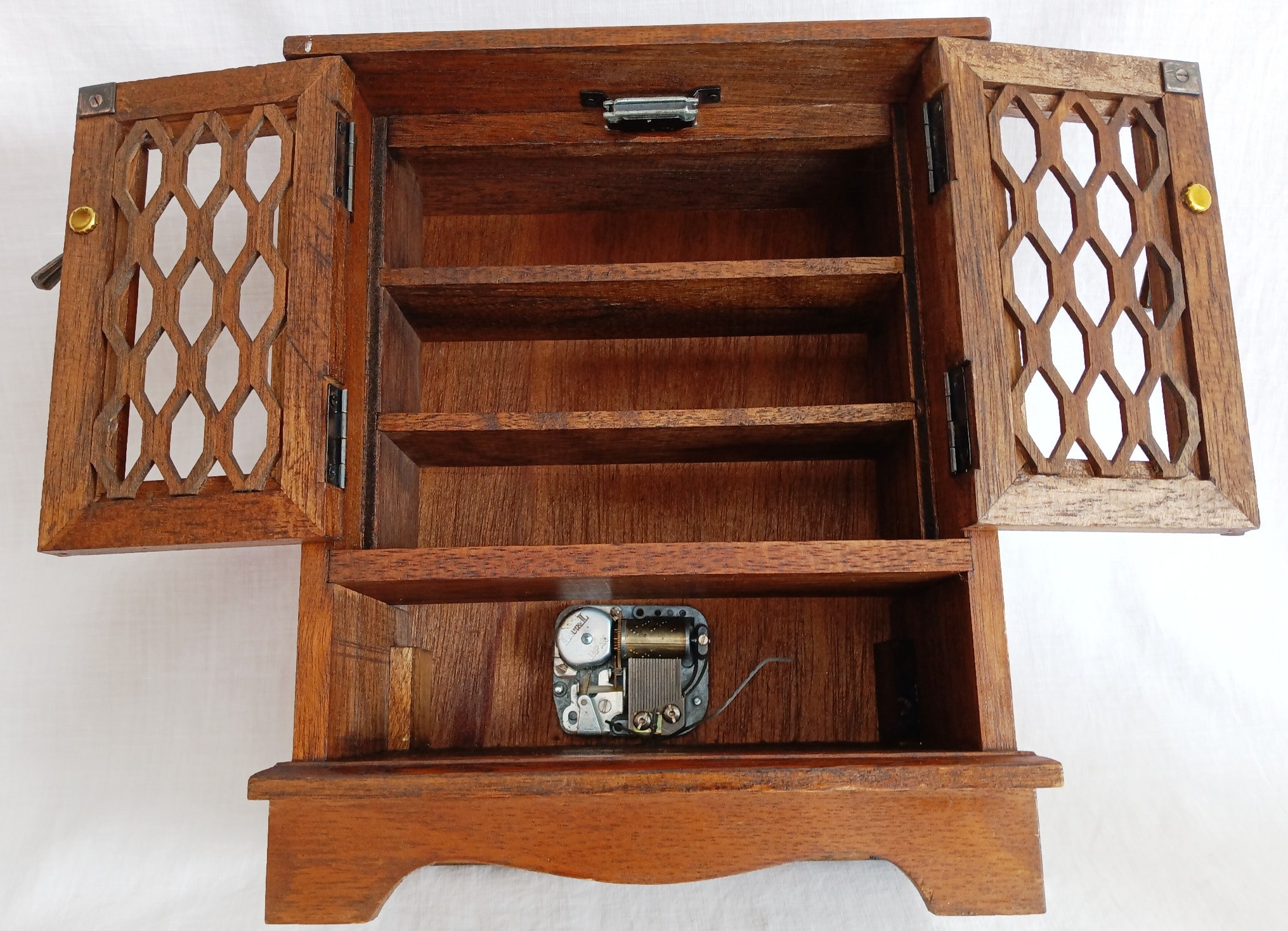 Vintage Wooden Musical Jewelry Box - Royal Sealy Quality Vintage Wooden Musical Jewelry Box - Royal Sealy Quality