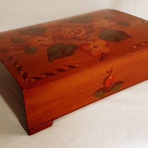 Vintage Art & Crafts Hand Painted Floral Hinged Lid Footed Wooden Box Jewelry Trinket Cigar Keepsake Rectangle Box Ukrainian Folk Art-NOS