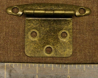 442 disponibili 1,75"x 2,75" Cerniera per porta dispensa in ottone sfalsata vintage NOS semi nascosta con sovrapposizione variabile a montaggio superficiale