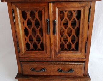Vintage Wooden Musical Jewelry Box - Royal Sealy Quality Vintage Wooden Musical Jewelry Box - Royal Sealy Quality