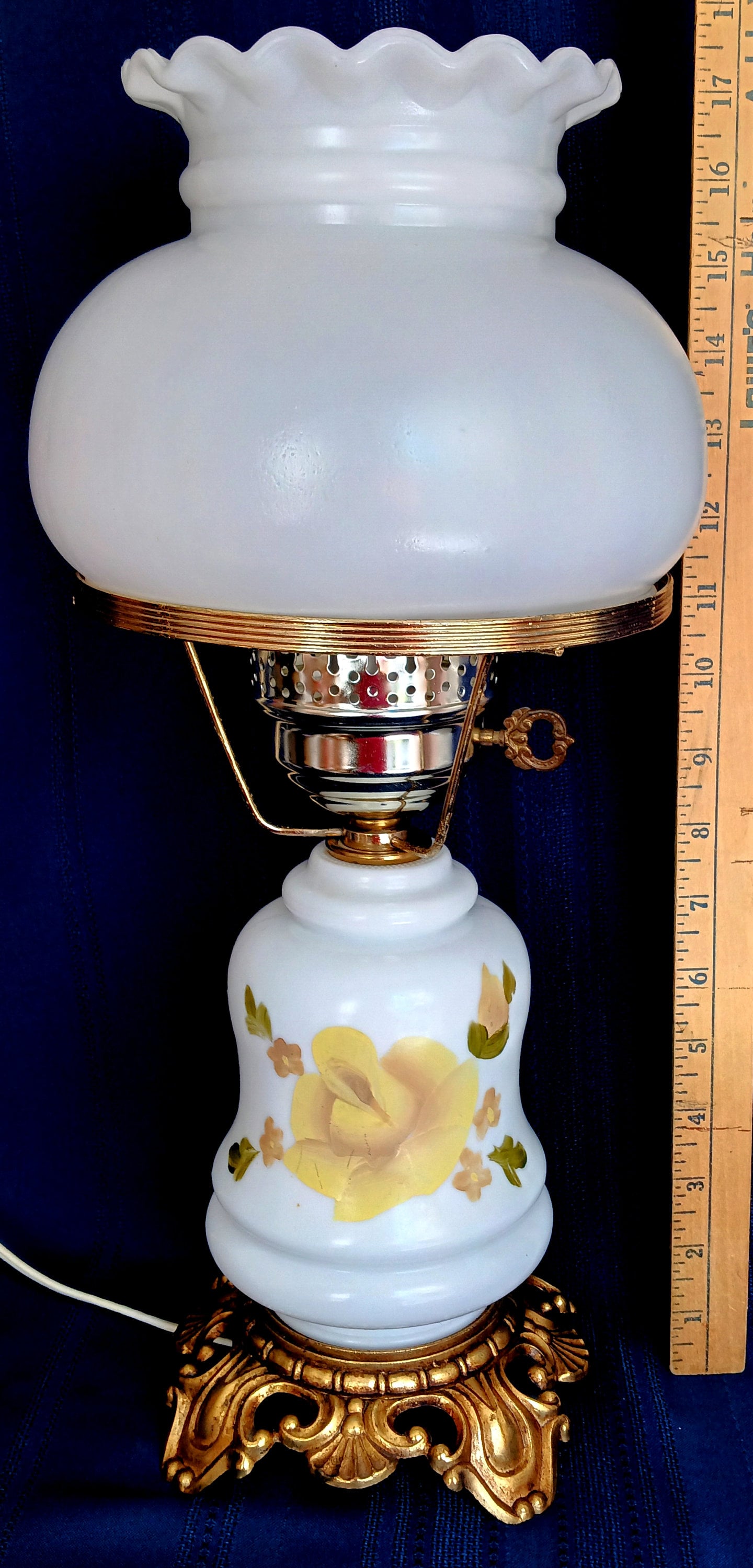すぐ使えます　antique milk glass lamp アンティーク すぐ使えます antique milk glass lamp アンティーク