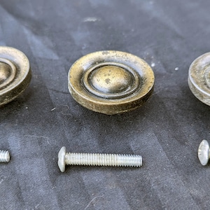 Set von 3 Vintage Alte restaurierte Metall Schubladen schrank Möbel Konzentrische Türknäufe Griff Griff