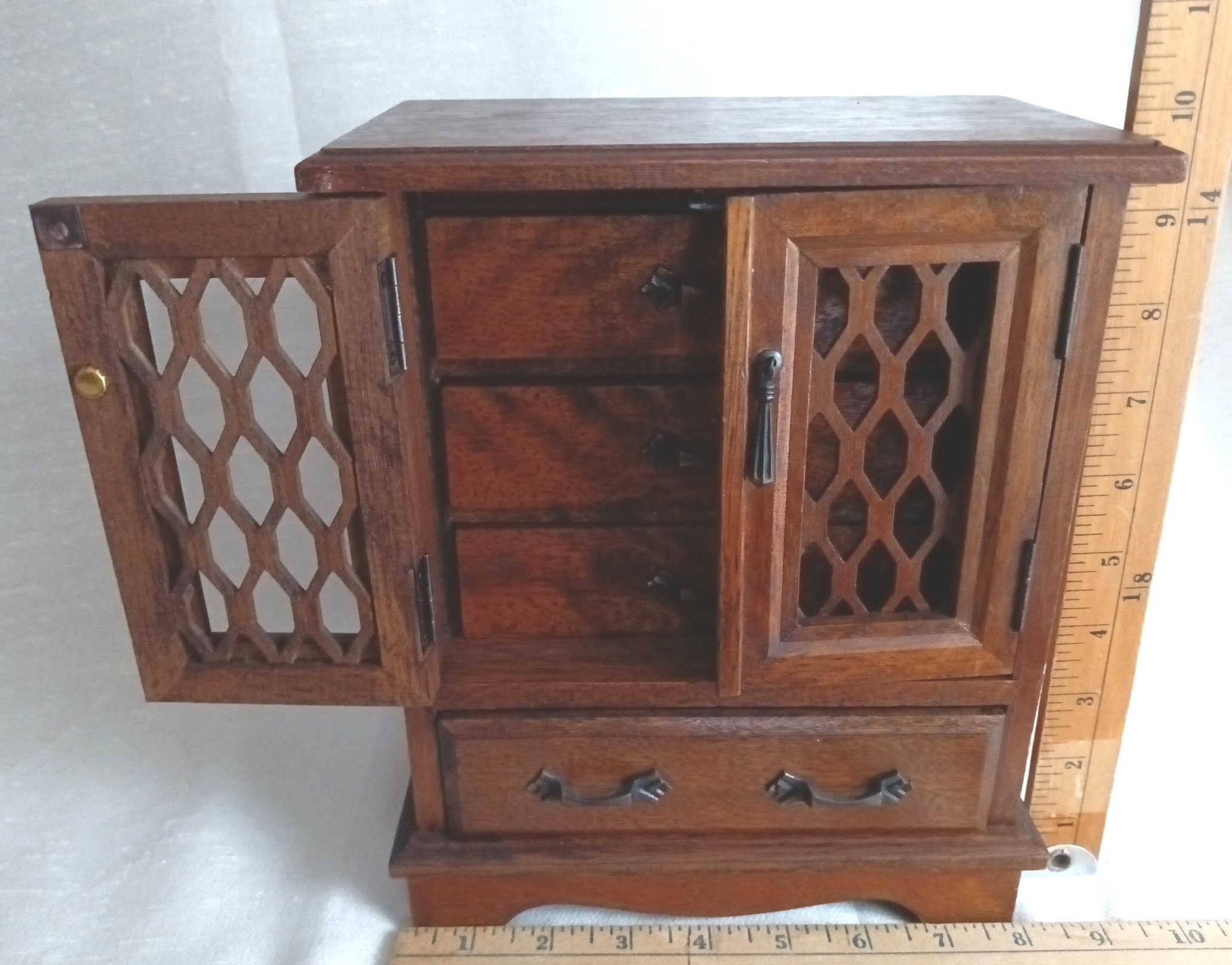 Vintage Wooden Musical Jewelry Box - Royal Sealy Quality Vintage Wooden Musical Jewelry Box - Royal Sealy Quality