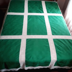 Vintage Coverlet Quilt Cotton Emerald Green Floral Damask Fabric Insert White Crochet Lace Bed Cover Elegant Linen Bedding 90&quot; Lx 64&quot; W