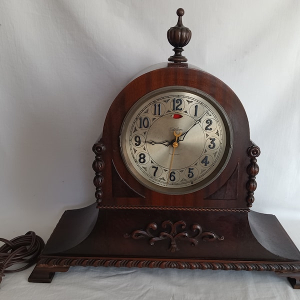 Antique Warren Telechron REVERE Model Electric Motored Mantel Clock Ornate Mahogany Case Finial- Clock RUNS - But does not chime