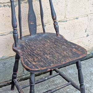 Antique Vintage Old Reclaimed Salvaged Shabby Chic Distressed Windsor Solid Hardwood Wood Wooden Spindle Back Dining Side Accent Chair